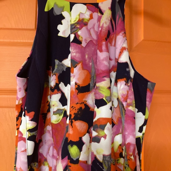 Vince Camuto Floral Fit and Flare Dress Sz 6 - Picture 2 of 5